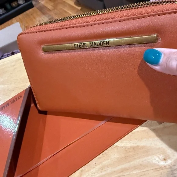 Steve Madden Orange Wristlet Wallet - Picture 3 of 3